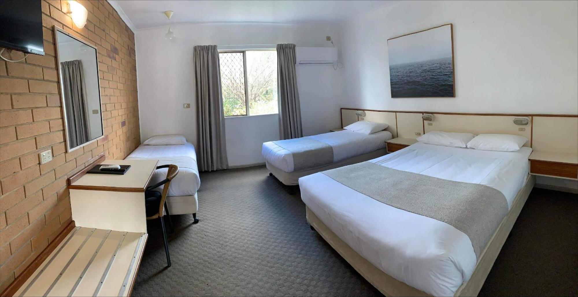Wild Scotsman Motor Inn Gin Gin Qld Buitenkant foto
