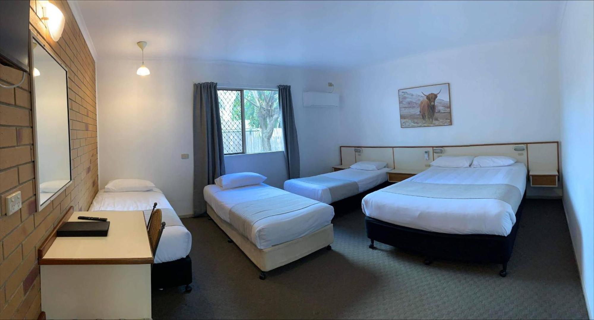 Wild Scotsman Motor Inn Gin Gin Qld Buitenkant foto
