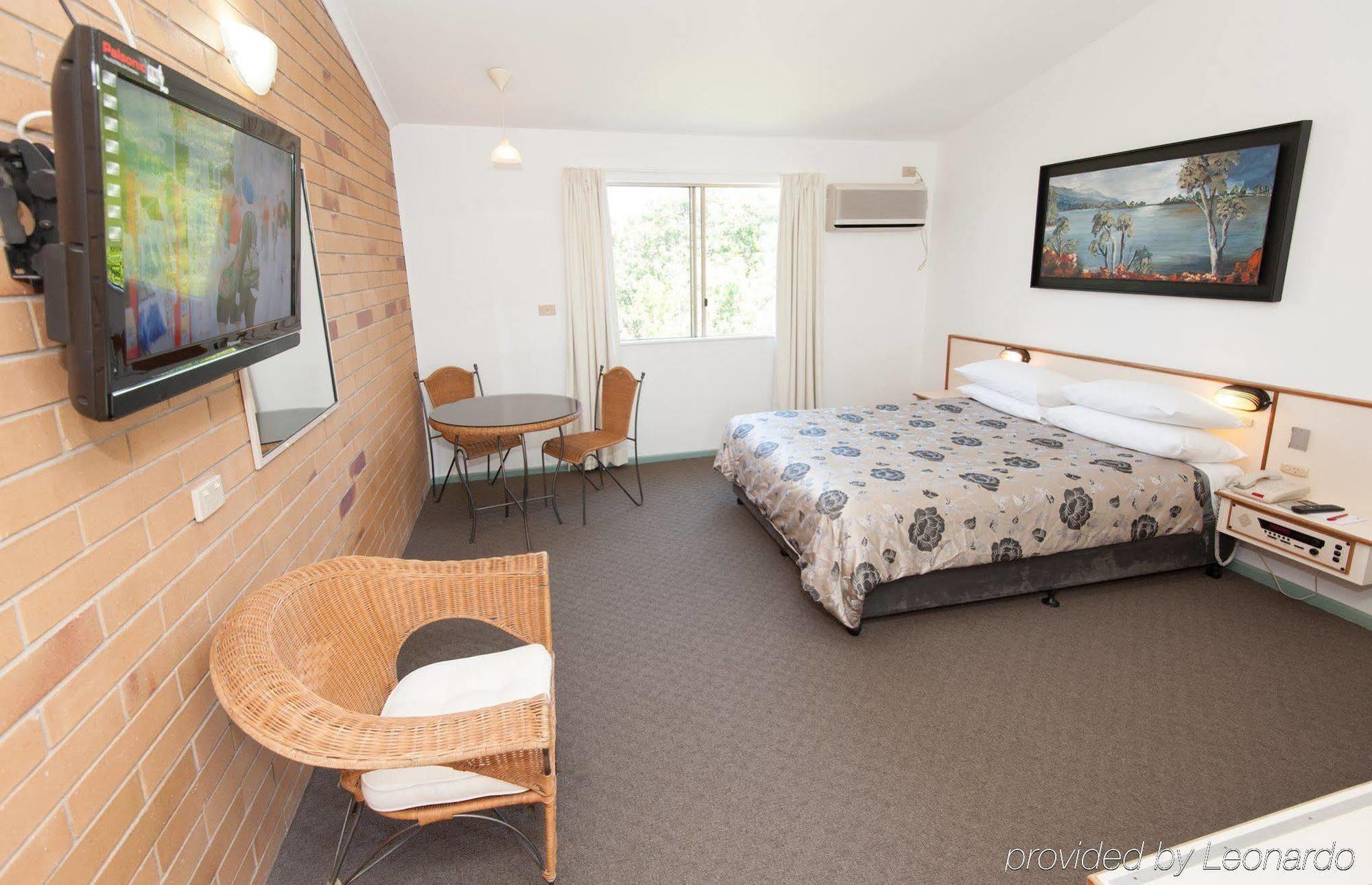 Wild Scotsman Motor Inn Gin Gin Qld Buitenkant foto